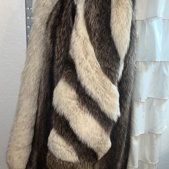 Blue fox & raccoon fur - Picture 6 of 12